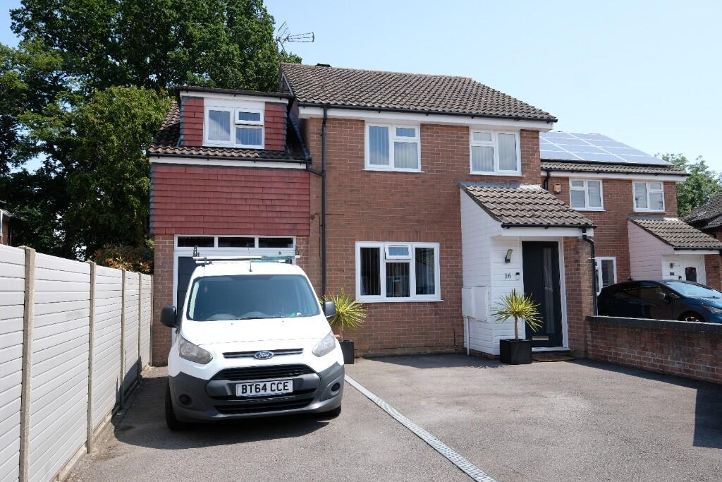 Main image of property: Sandpiper Close, Marchwood, Southampton, SO40 4XN
