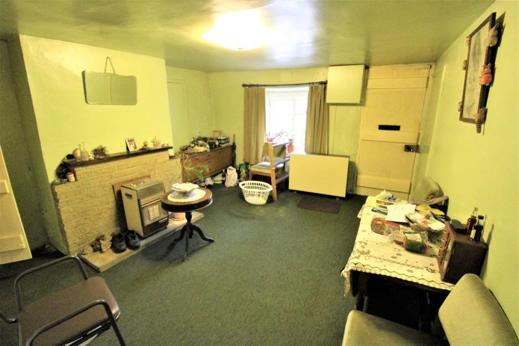 4 bedroom terraced house for sale in Manor Road Grendon, NN7