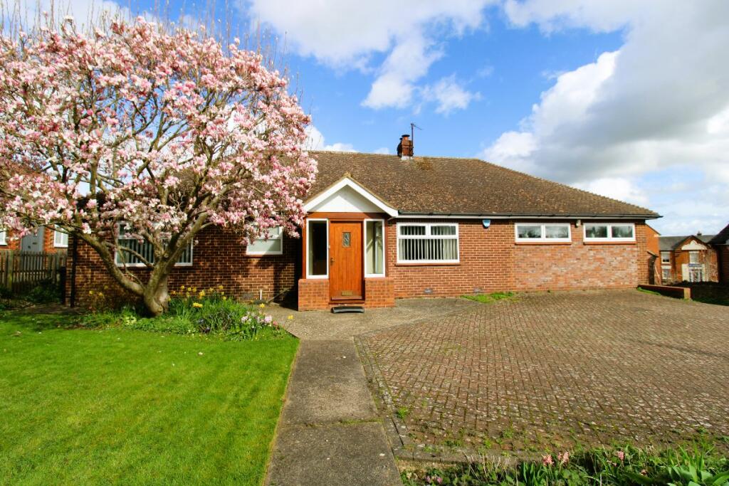 3 bedroom detached bungalow for sale in Yardley Road, Olney, MK46