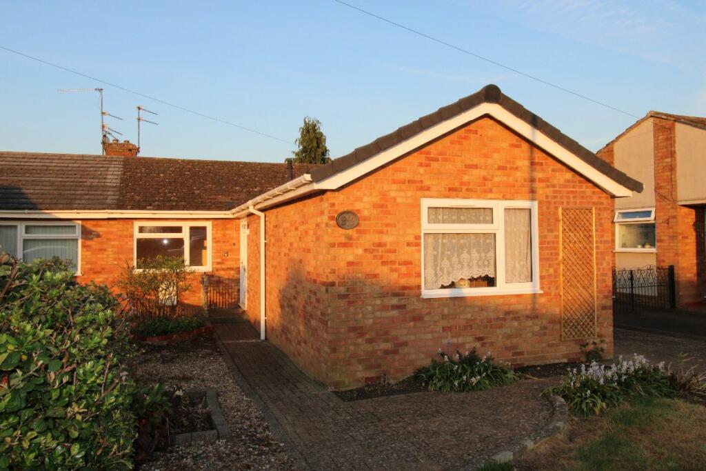 2 bedroom semidetached bungalow for sale in Mill Road, Bozeat, NN29