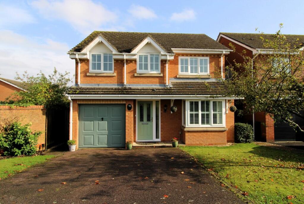 4 bedroom detached house for sale in Johnsons Field, Olney, MK46