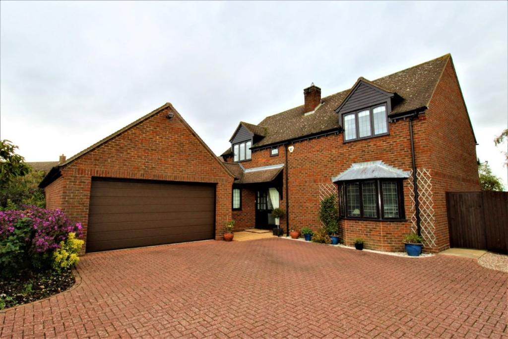 4 bedroom detached house for sale in Midland Road, Olney, MK46