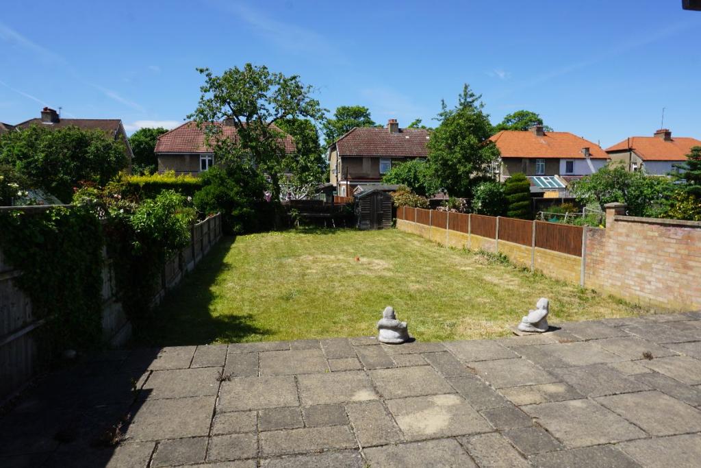 3 bedroom semidetached house for rent in Elstow Road, Bedford, MK42