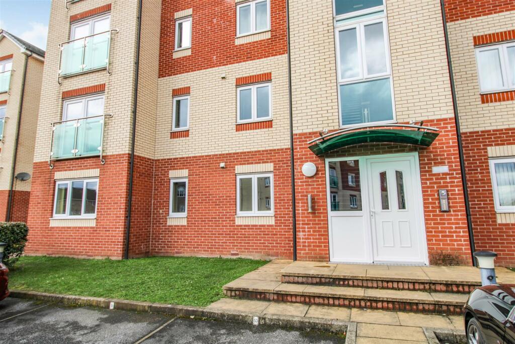 2 bedroom flat for sale in Leatham Avenue, Kimberworth, Rotherham, S61