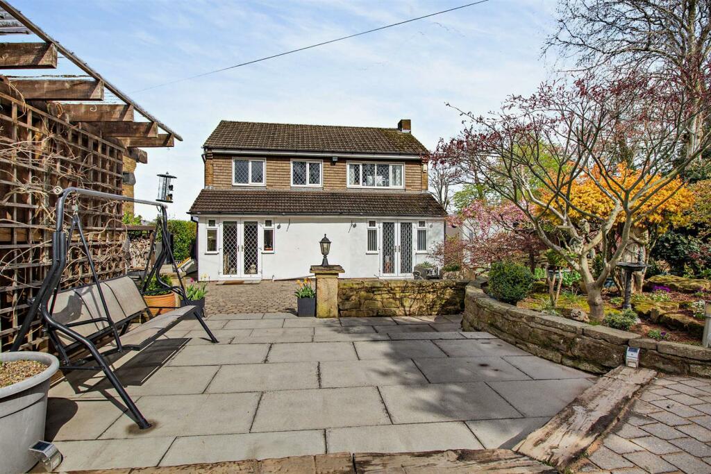 4 bedroom detached house for sale in Welham Drive, Rotherham, S60