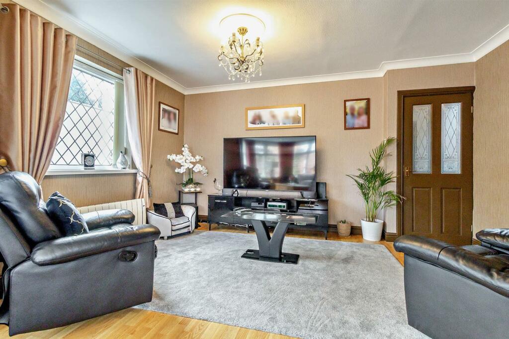 4 bedroom detached house for sale in Welham Drive, Rotherham, S60