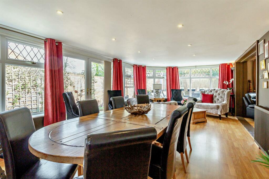 4 bedroom detached house for sale in Welham Drive, Rotherham, S60