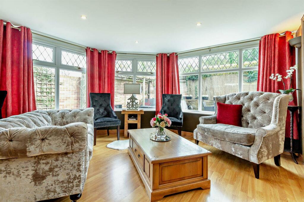 4 bedroom detached house for sale in Welham Drive, Rotherham, S60