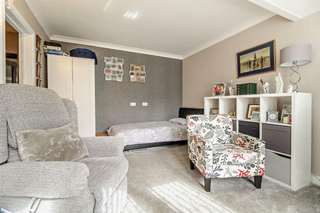 4 bedroom detached house for sale in Welham Drive, Rotherham, S60