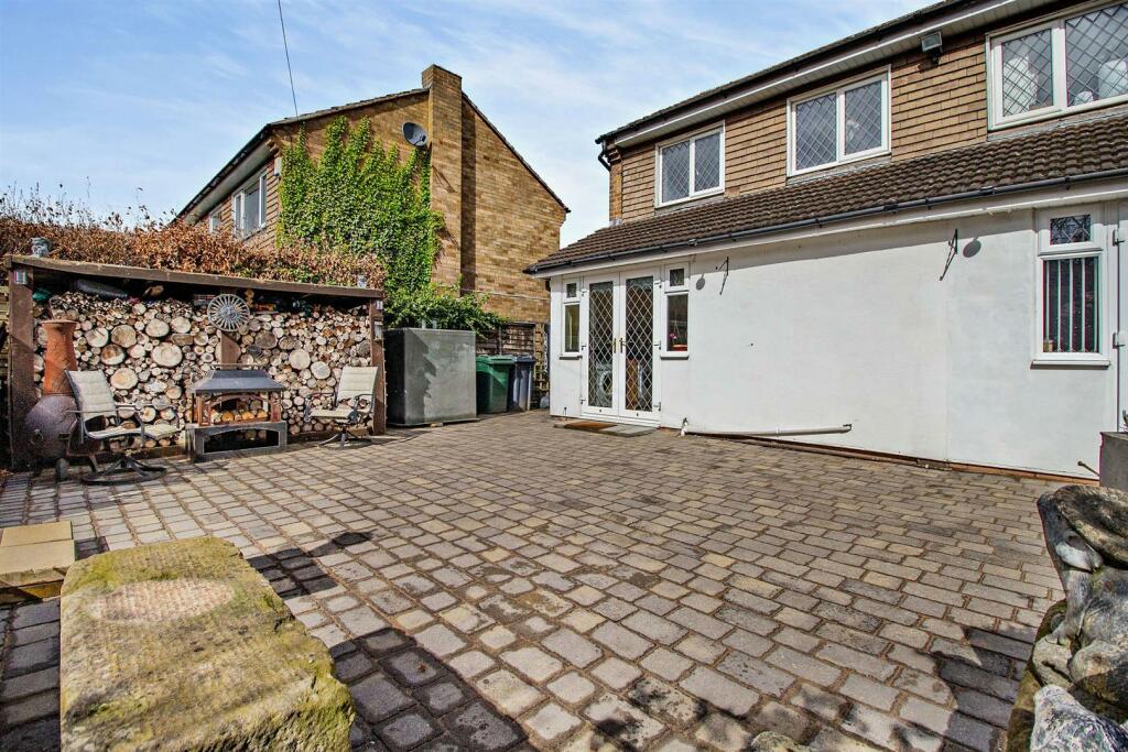 4 bedroom detached house for sale in Welham Drive, Rotherham, S60