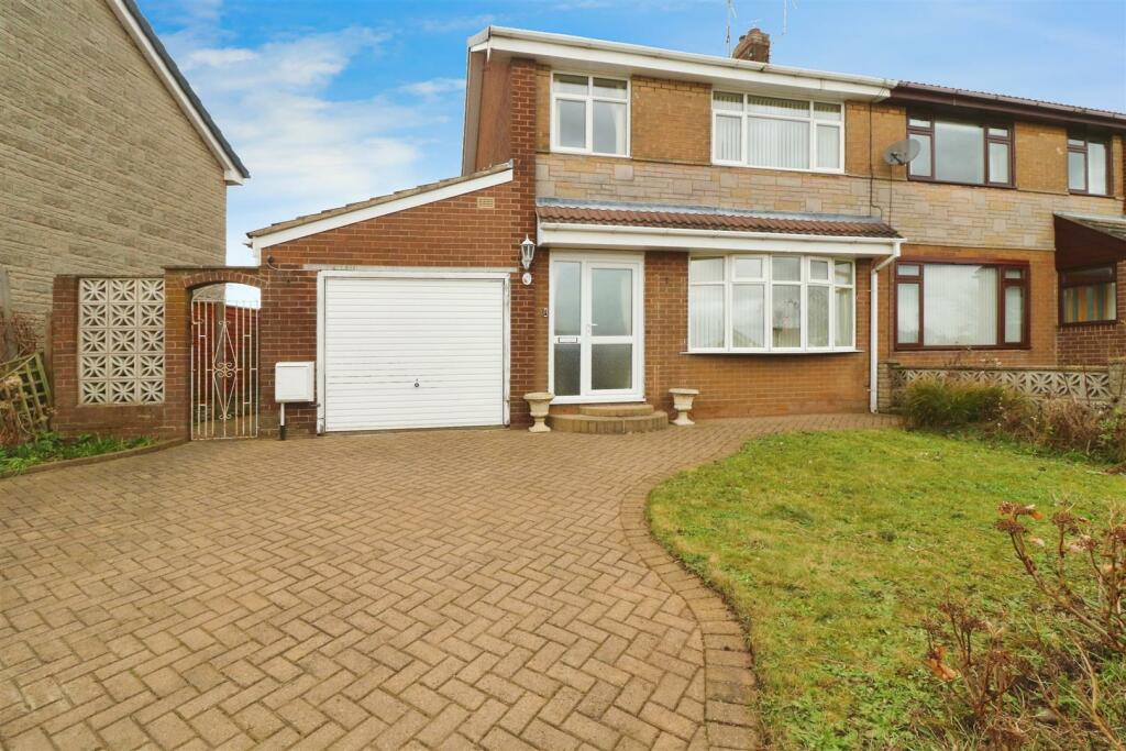 3 bedroom semidetached house for sale in Quarryfield Lane, Maltby