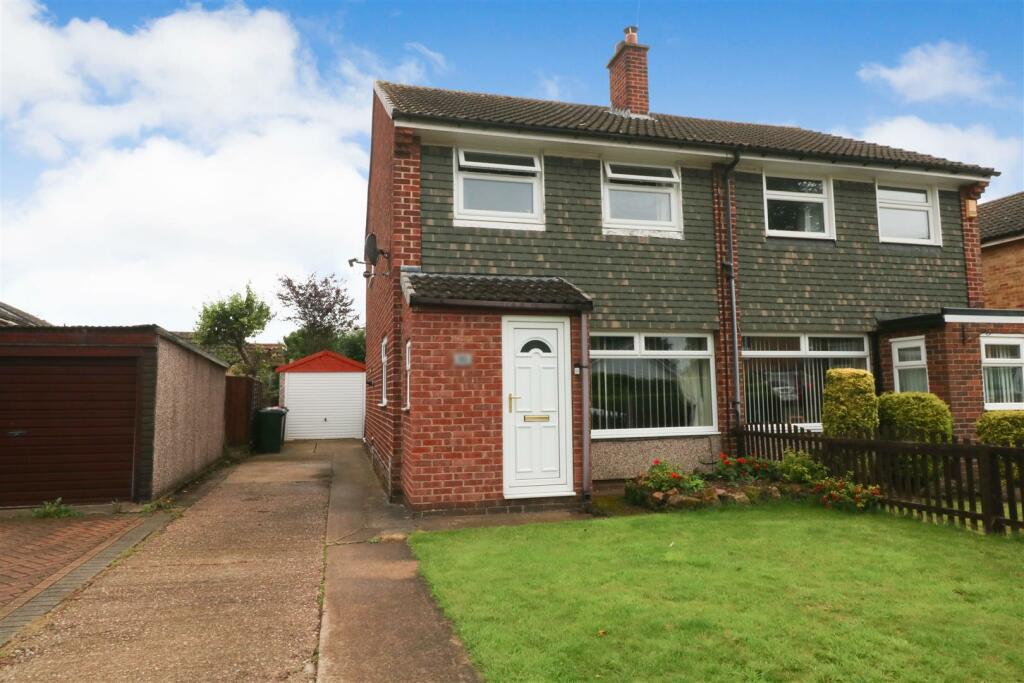 3 bedroom semidetached house for sale in Devonshire Drive, North