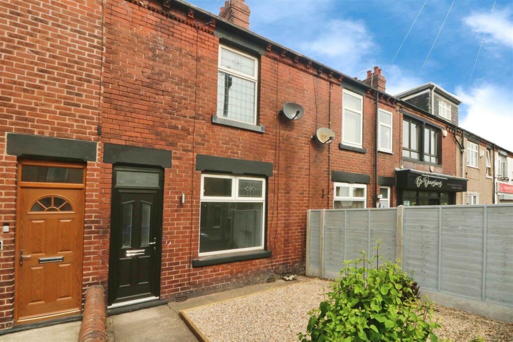 3 bedroom terraced house for sale in Pontefract Road, Cudworth