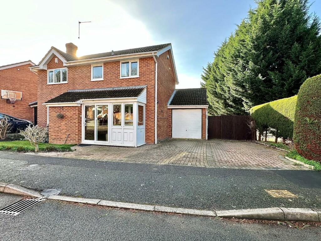 4 bedroom detached house for sale in Icknield Drive, West Hunsbury, Northampton NN4