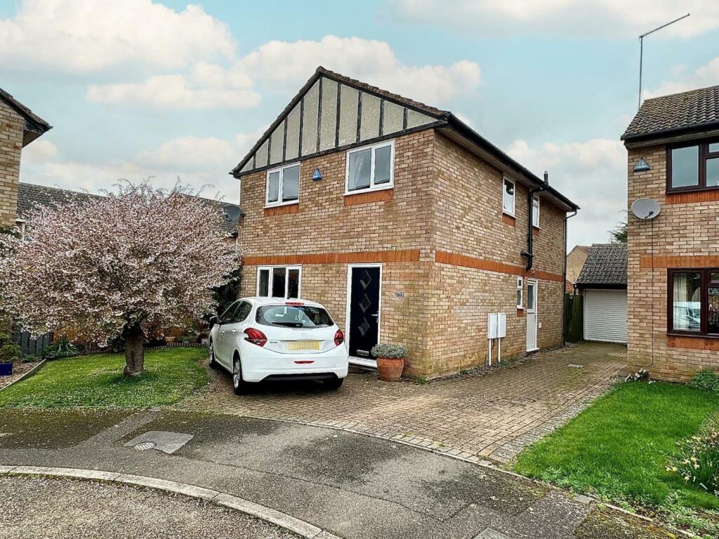 4 bedroom detached house for sale in Bank View, East Hunsbury, Northampton NN4