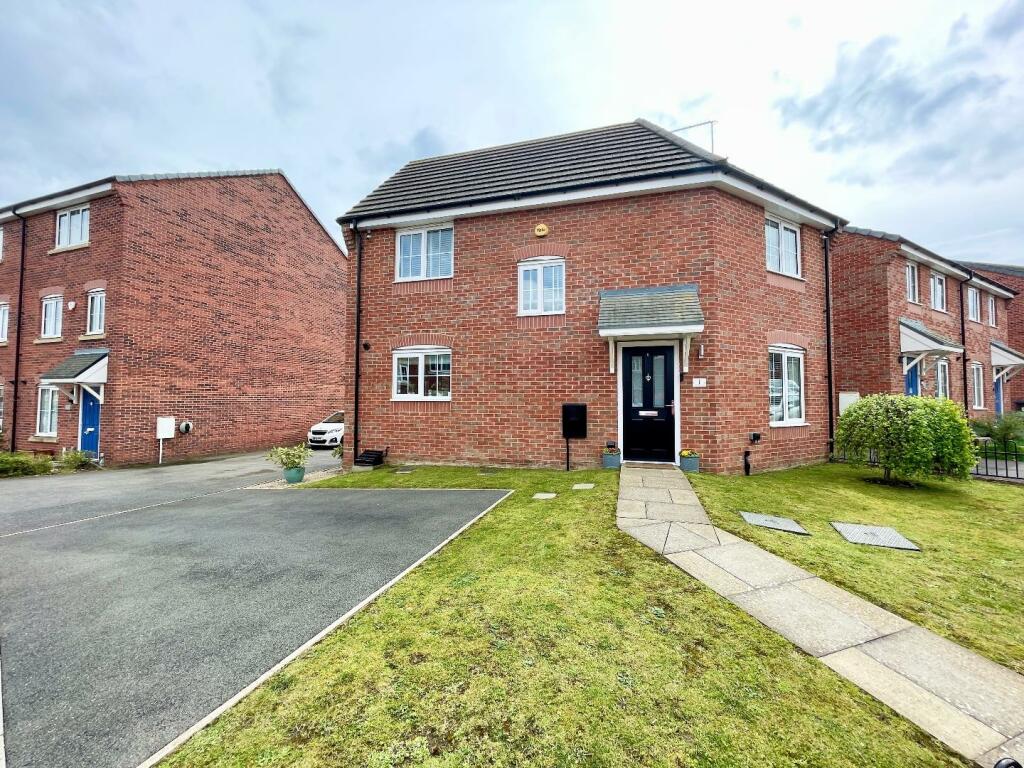 3 bedroom detached house for sale in Skimmer Close, Pineham Village