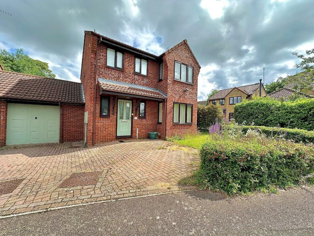 4 bedroom detached house for sale in Hidcote Close, East Hunsbury