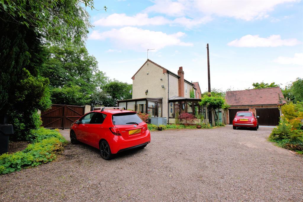 4 bedroom detached house for sale in Myrtle Cottage,Tanners Green Lane