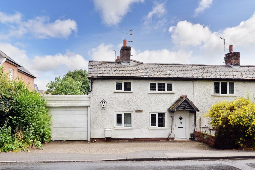 3 bedroom semidetached house for sale in Four Ashes Road, Bentley