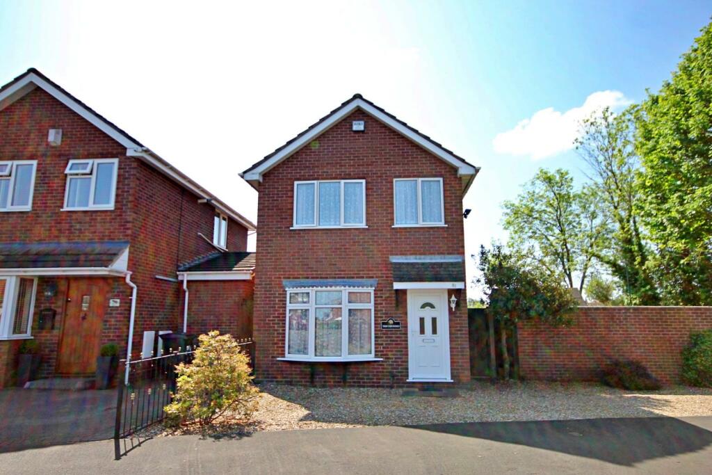 3 bedroom detached house for sale in Sycamore Road, Kingsbury, B78