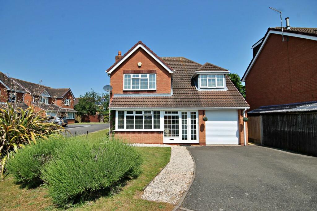 4 bedroom detached house for sale in Padstow, Amington, Tamworth, B77