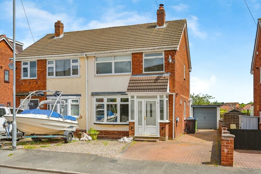 3 bedroom semidetached house for sale in Thornby Avenue, Tamworth, B77
