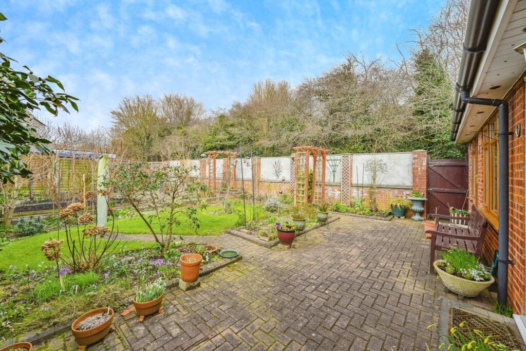 Additional property image - Swallowfield, Tamworth, Staffordshire