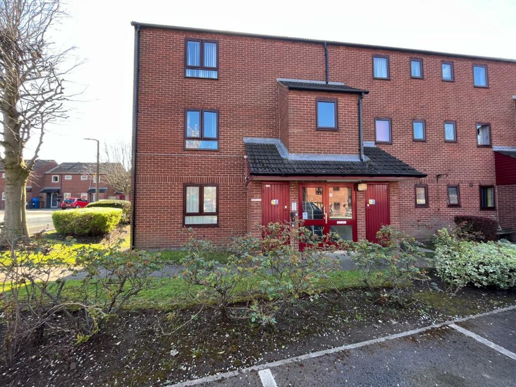Studio flat for sale in Maxwell Close, Lichfield, WS13