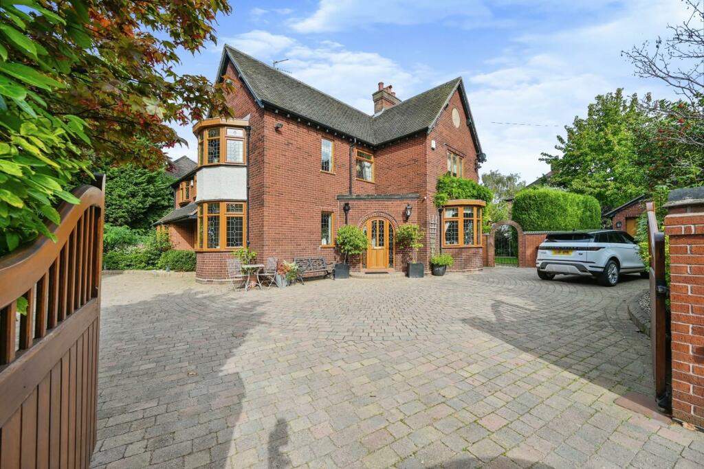 4 bedroom detached house for sale in Chauntry House, The Friary, Lichfield, WS13
