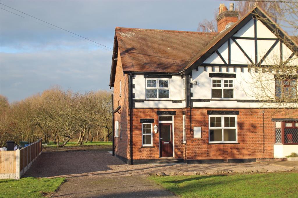 3 bedroom semidetached house for sale in Shuttington Road, Alvecote
