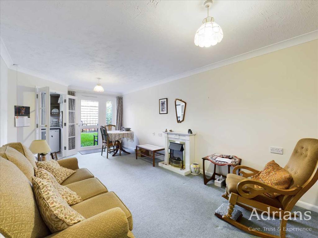 2 bedroom retirement property for sale in Spalding Court, Cedar Avenue