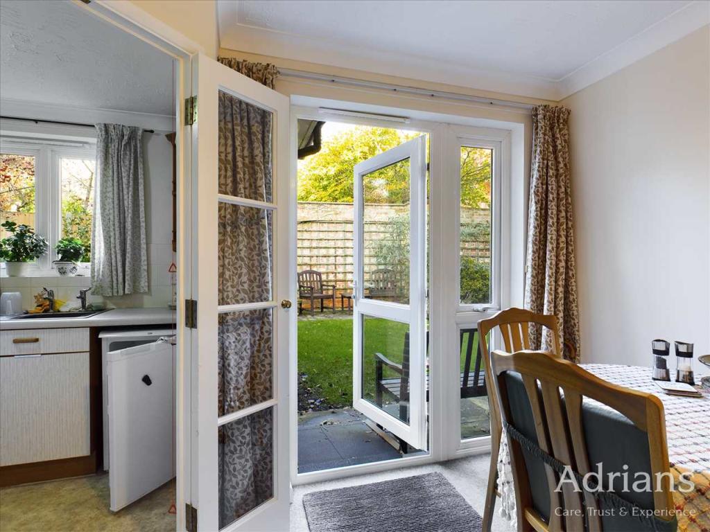 2 bedroom retirement property for sale in Spalding Court, Cedar Avenue