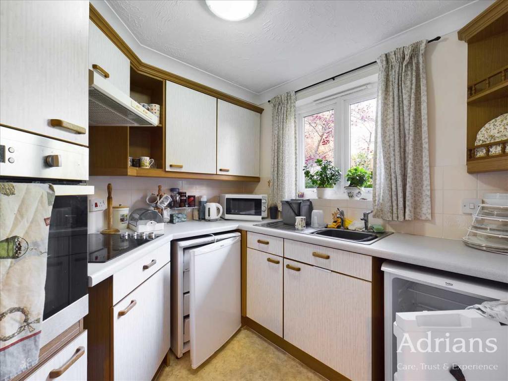 2 bedroom retirement property for sale in Spalding Court, Cedar Avenue