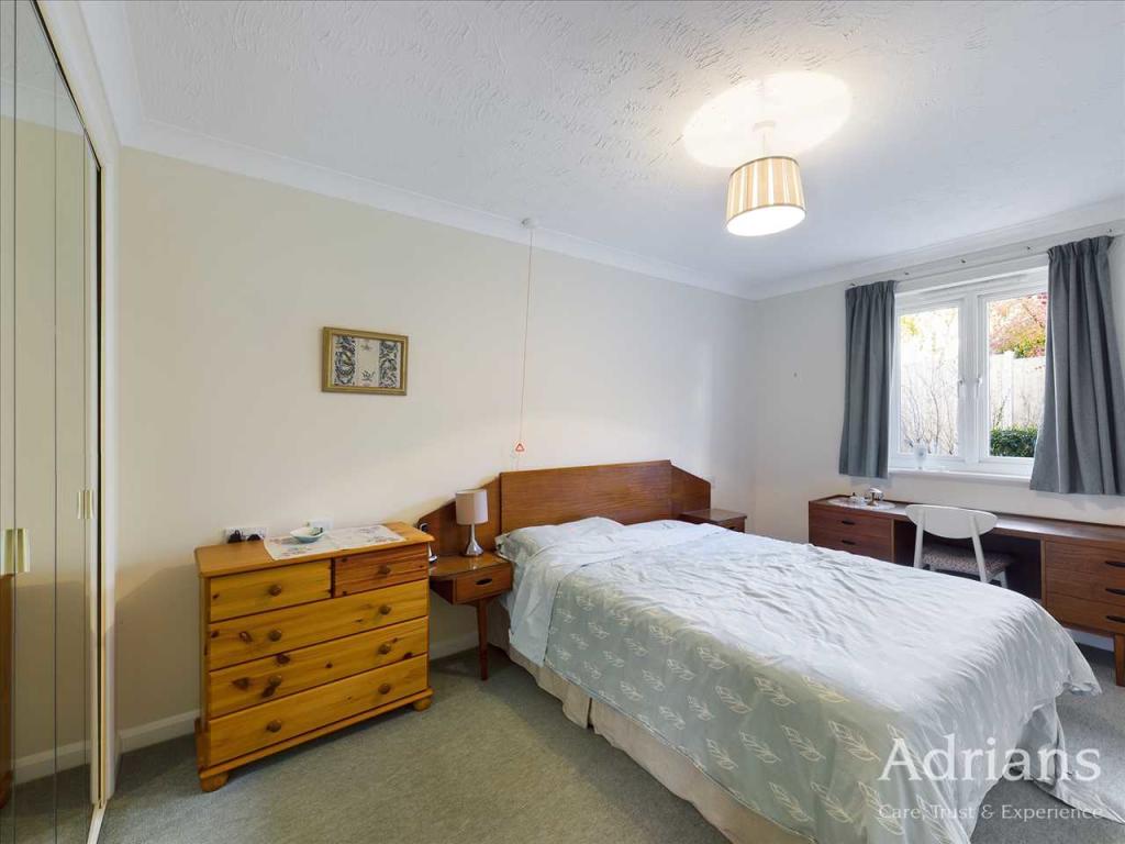 2 bedroom retirement property for sale in Spalding Court, Cedar Avenue