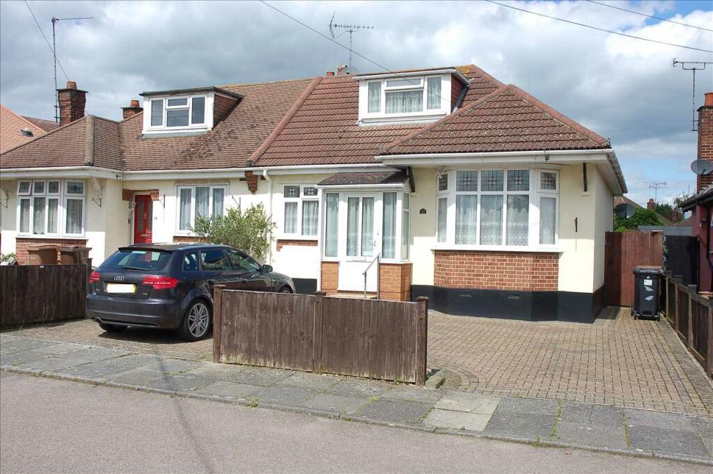 3 bedroom bungalow for sale in Burnside Crescent, Chelmsford, CM1