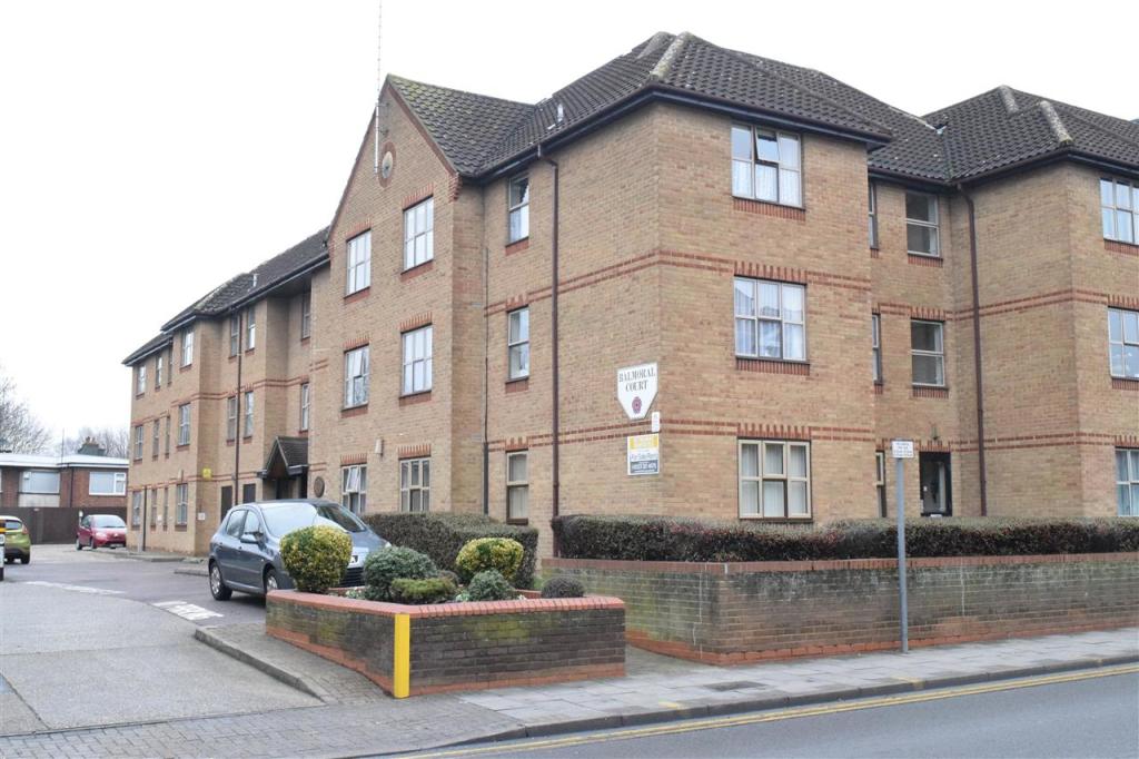 1 bedroom retirement property for sale in Balmoral Court, Springfield Road, Chelmsford, CM2