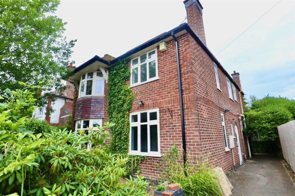 3 bedroom detached house for sale in Shilton Road, Barwell, LE9