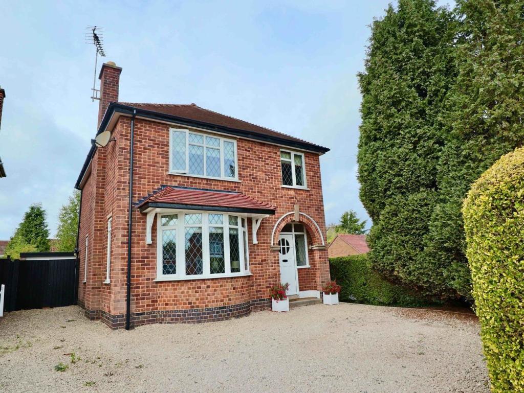 3 bedroom detached house for sale in Middlefield Lane, Hinckley, LE10