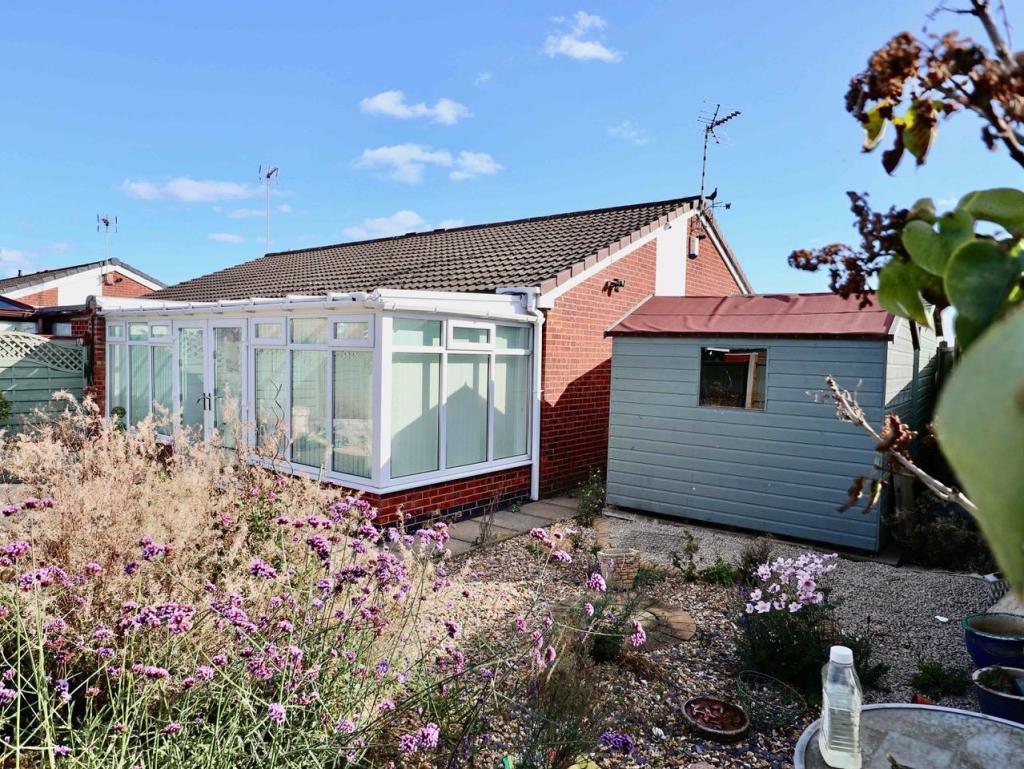 2 bedroom semidetached bungalow for sale in Galloway Close, Barwell