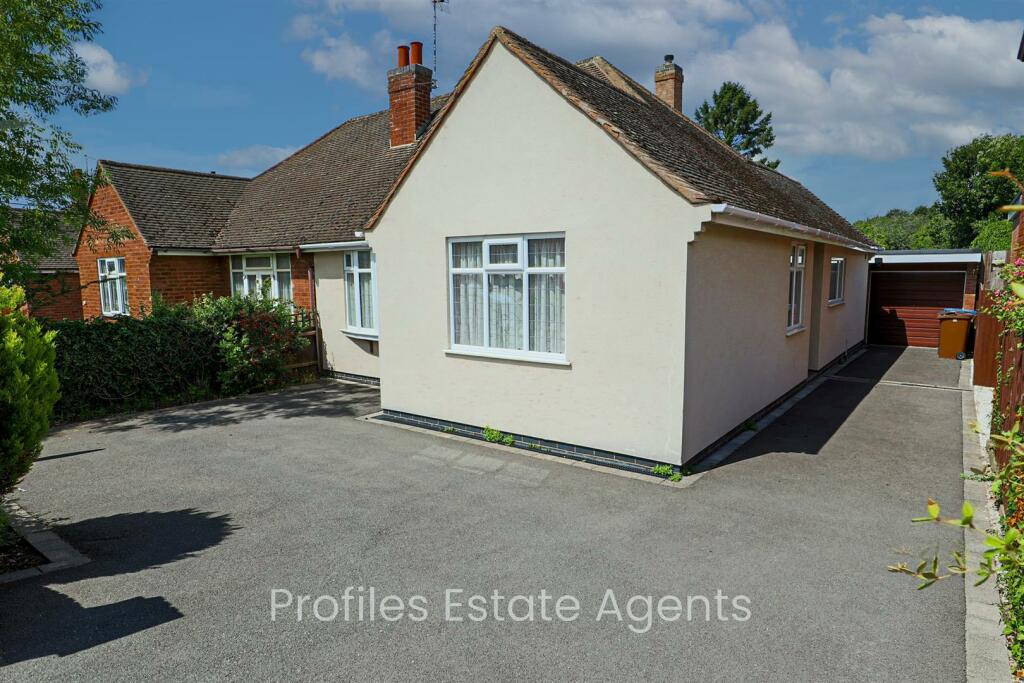 2 bedroom semidetached bungalow for sale in Brookside, Burbage
