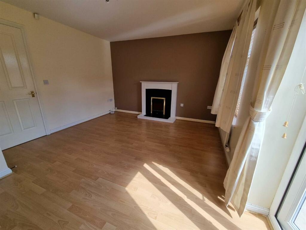 2 bedroom town house for sale in Whitworth Avenue, Hinckley, LE10