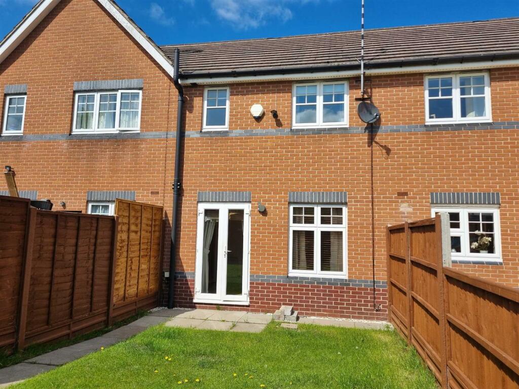 2 bedroom town house for sale in Whitworth Avenue, Hinckley, LE10