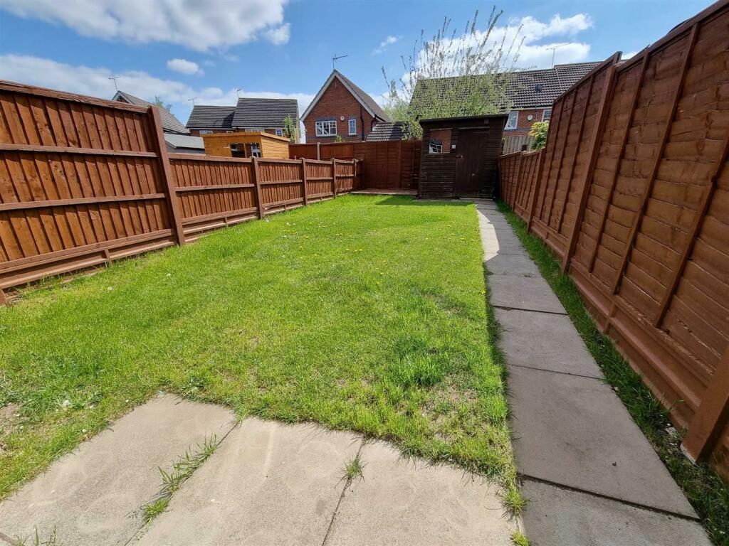 2 bedroom town house for sale in Whitworth Avenue, Hinckley, LE10