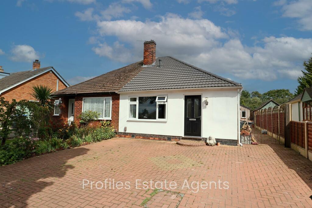 3 bedroom semidetached bungalow for sale in Greenmoor Road, Burbage, LE10
