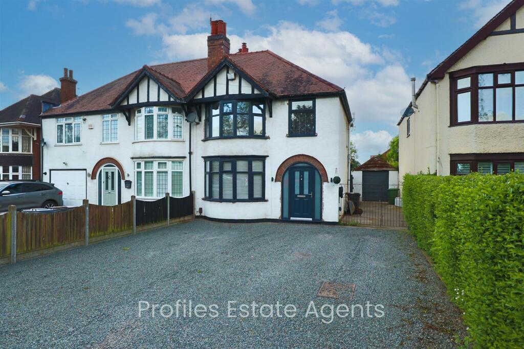 3 bedroom semidetached house for sale in The Long Shoot, Nuneaton, CV11
