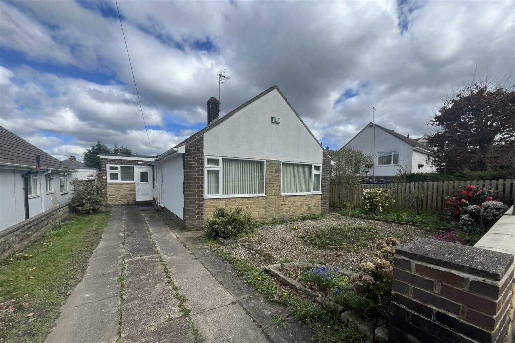 3 bedroom detached bungalow for sale in Jackroyd Lane, Newsome