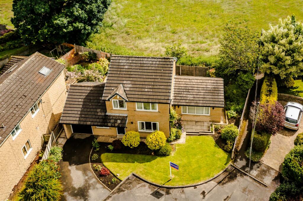 3 bedroom detached house for sale in Woodland Meadows, Kirkburton, Huddersfield, HD8