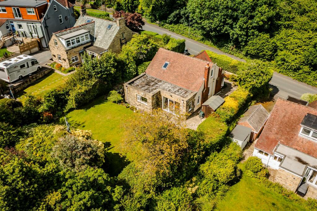 4 bedroom detached bungalow for sale in Netheroyd Hill Road, Fixby