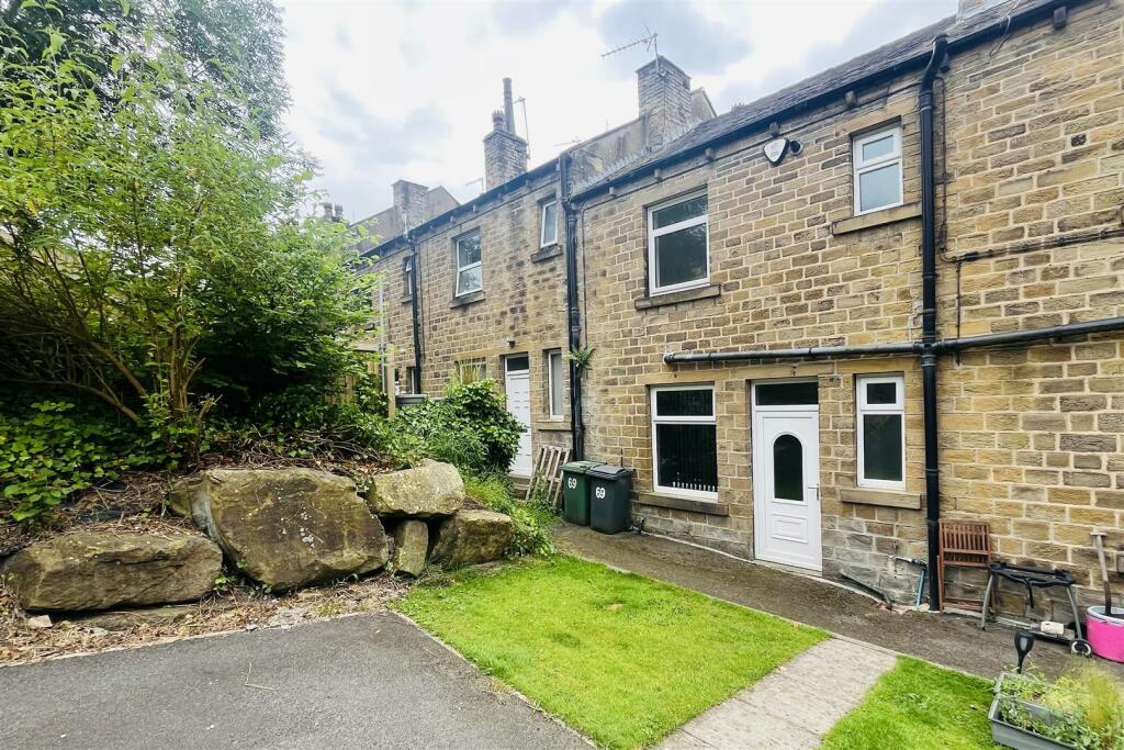 3 bedroom terraced house for sale in Wakefield Road, Fenay Bridge