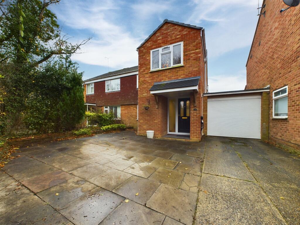 3 bedroom semidetached house for sale in Keephatch Road, Wokingham